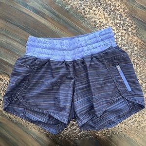 Lululemon Tracker short size 6 *blue black*